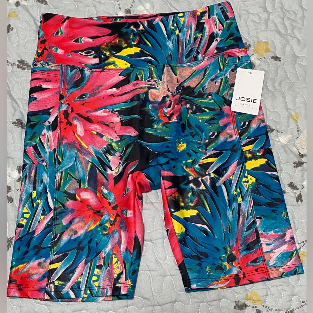 Josie Natorie Bike Shorts
Solstice Poppy Pockets Colorful